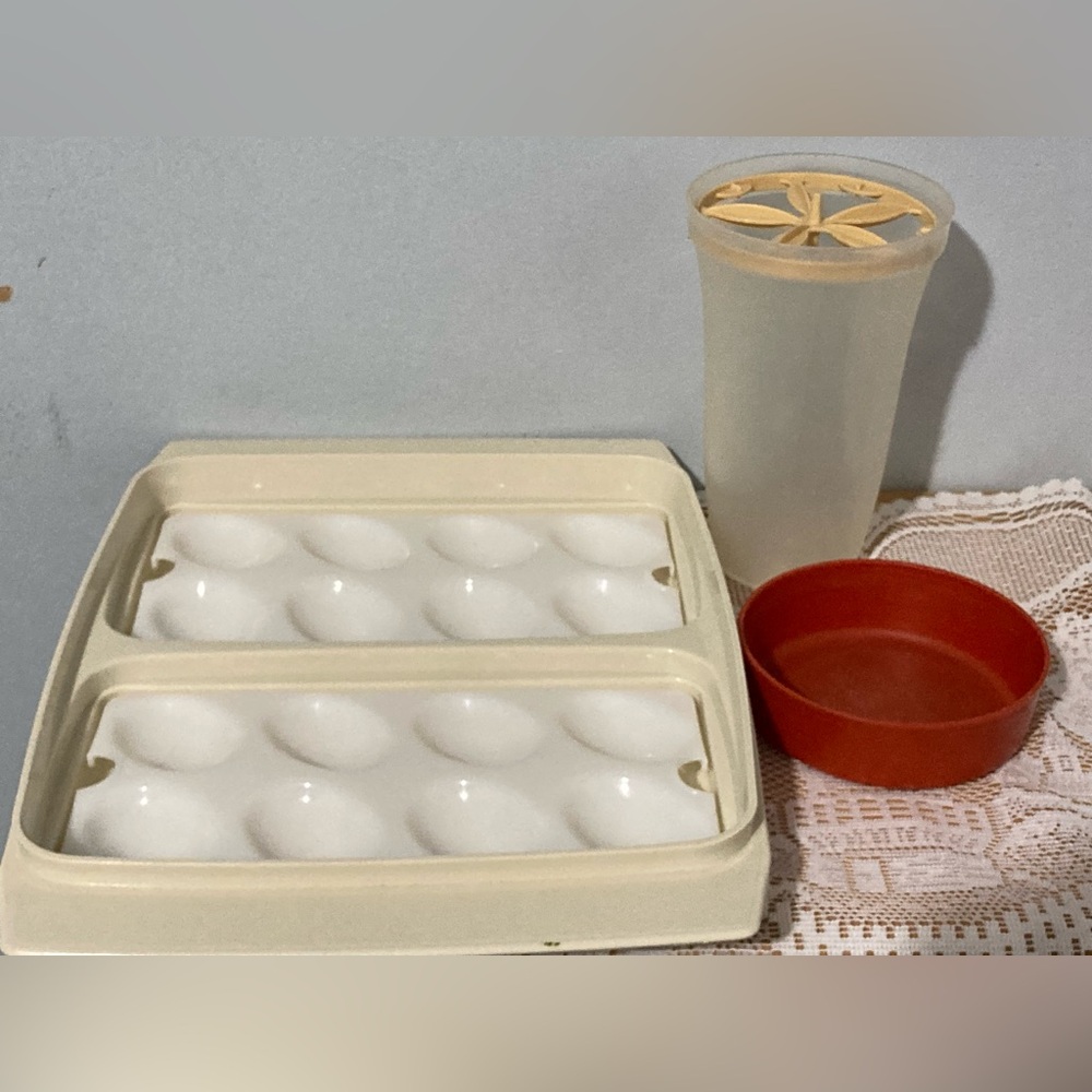 3 Tupperware replacement pieces
